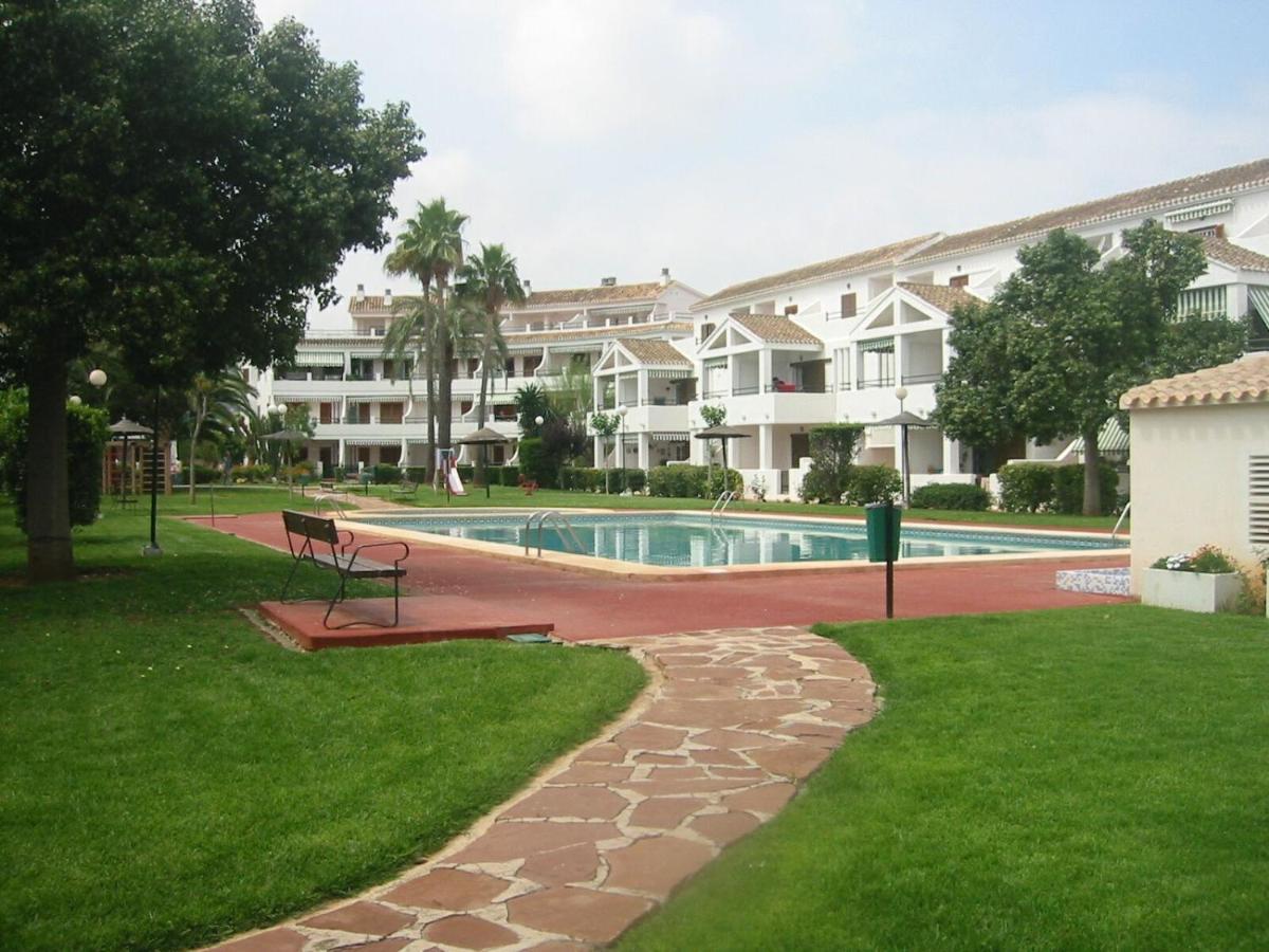 Chalet Adosado En Urbanizacion Con Precioso Jardin Denia Exterior photo
