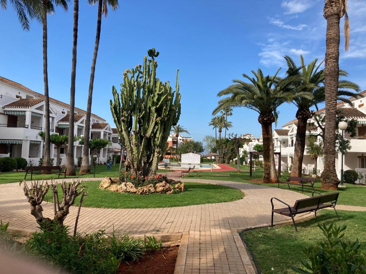Chalet Adosado En Urbanizacion Con Precioso Jardin Denia Exterior photo