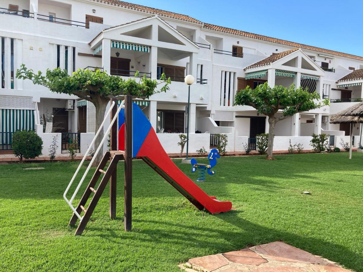 Chalet Adosado En Urbanizacion Con Precioso Jardin Denia Exterior photo