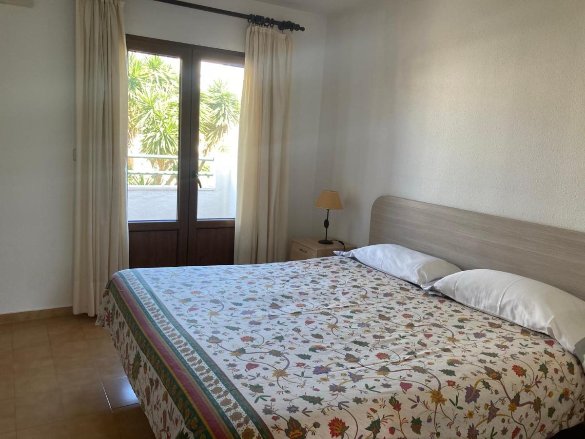 Chalet Adosado En Urbanizacion Con Precioso Jardin Denia Exterior photo