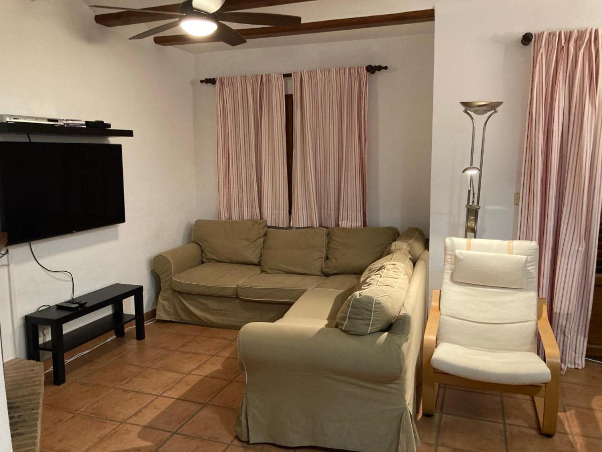 Chalet Adosado En Urbanizacion Con Precioso Jardin Denia Exterior photo